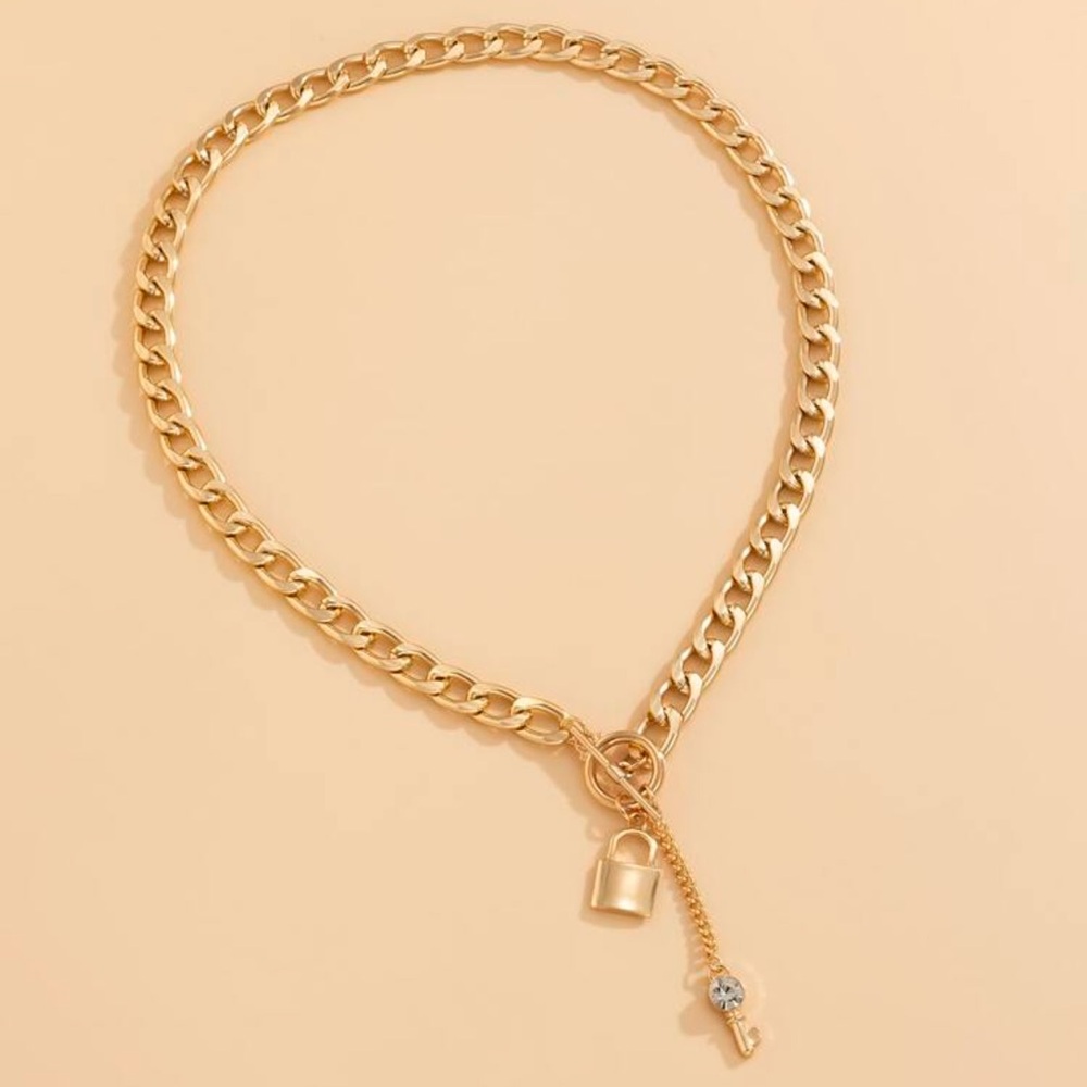 NWT Lock & Key Chain Necklace - Picture 2 of 5